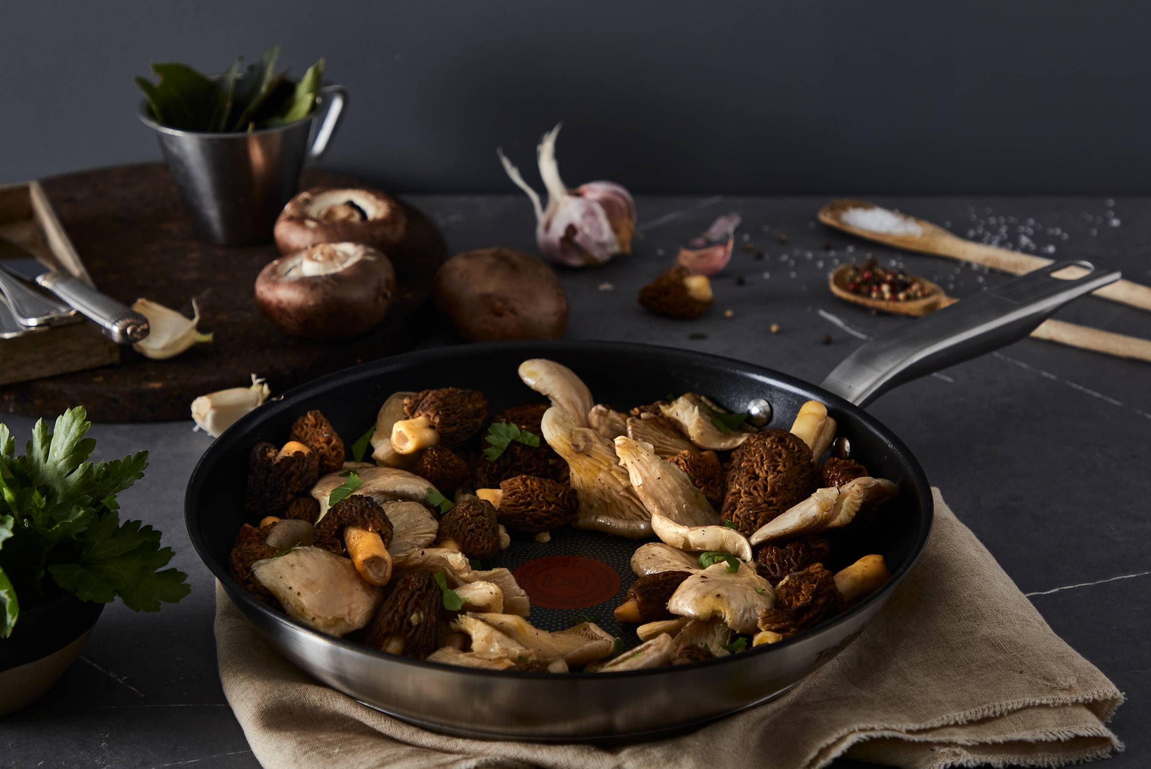 Angebratene Pilze in Tefal Virtuoso Pfanne