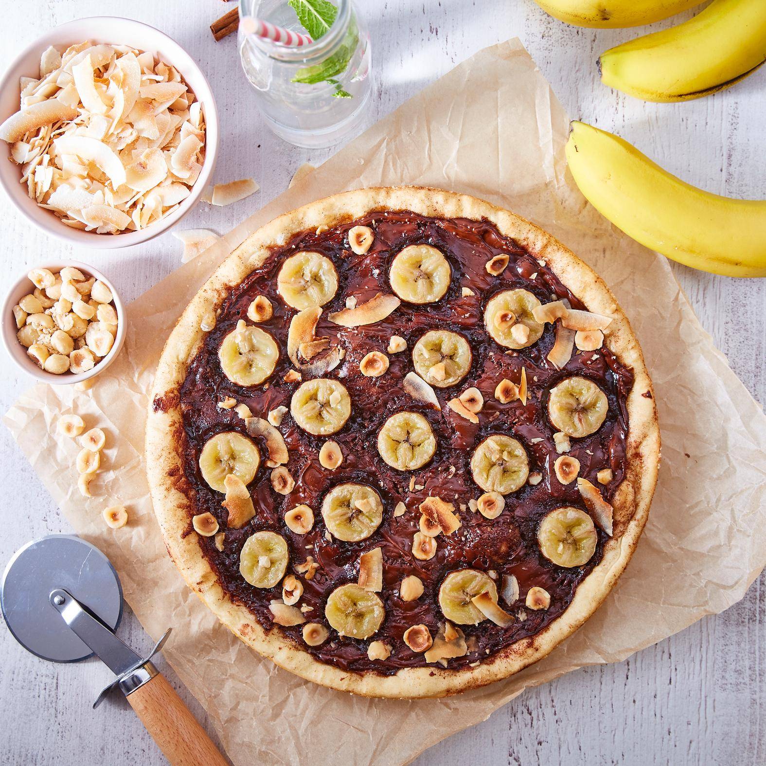 Süße Pizza mit Schokoladenaufstrich und Bananen - Rezepte Easy Fry XL Surface | Tefal