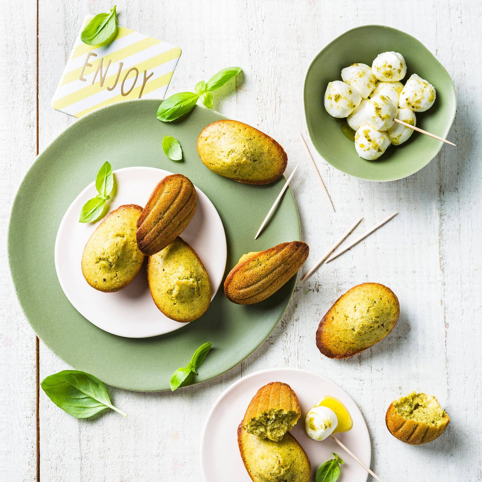 Herzhafte Mini-Madeleines mit Pesto - Rezepte Snack Collection MECHANICAL | Tefal