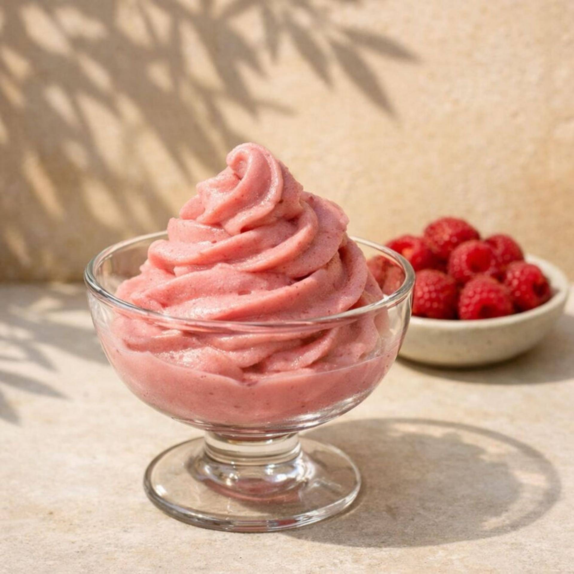 Himbeer-Rosen-Frozen-Joghurt - Rezepte Freezi | Tefal