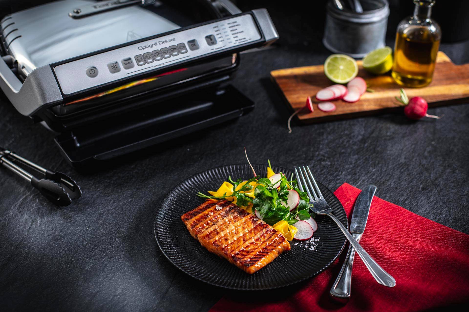 Glasierter Lachs mit Wildkräutersalat - Rezepte OptiGrill + | Tefal