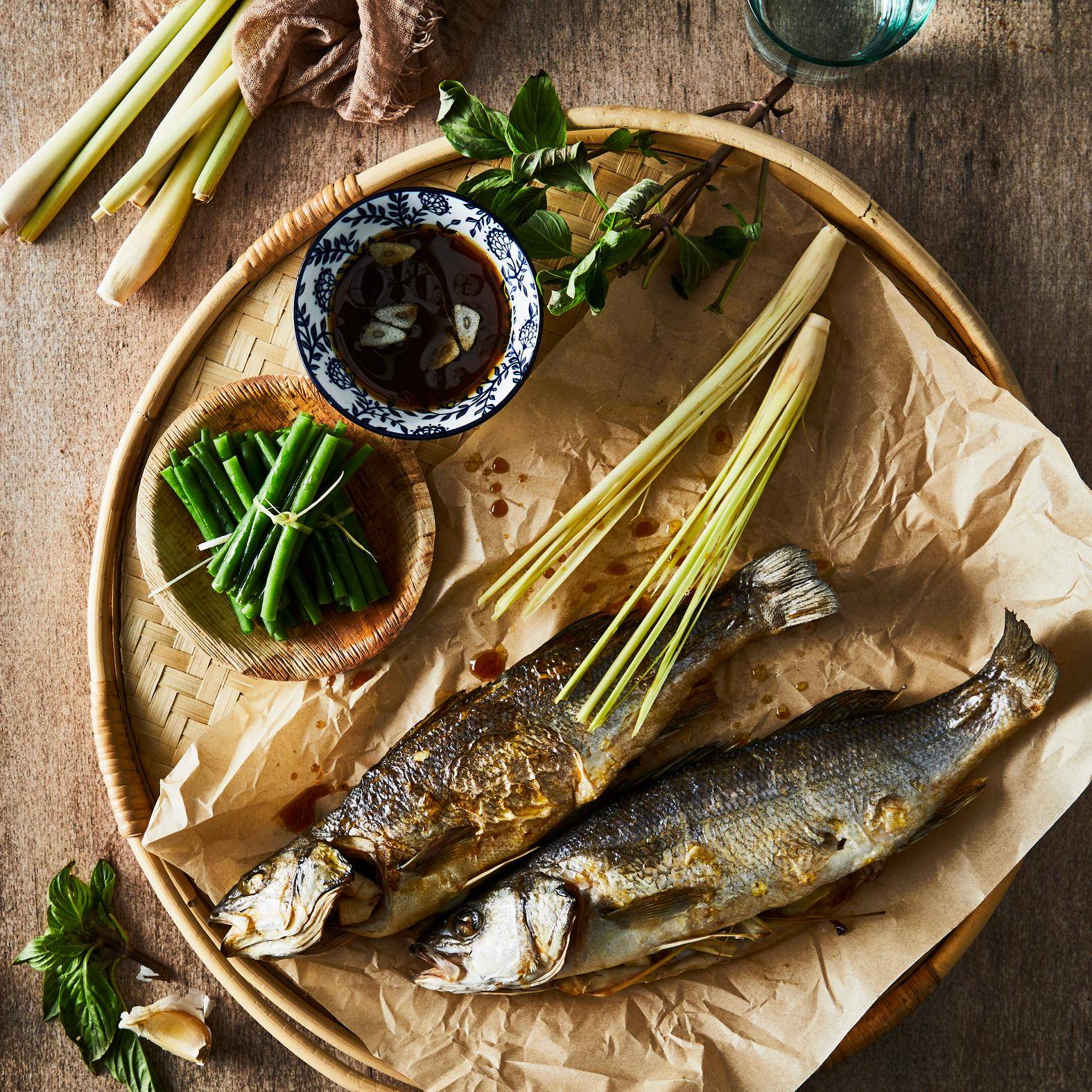 Ganzer gebratener Wolfsbarsch mit Fischsauce - Rezepte undefined | Tefal