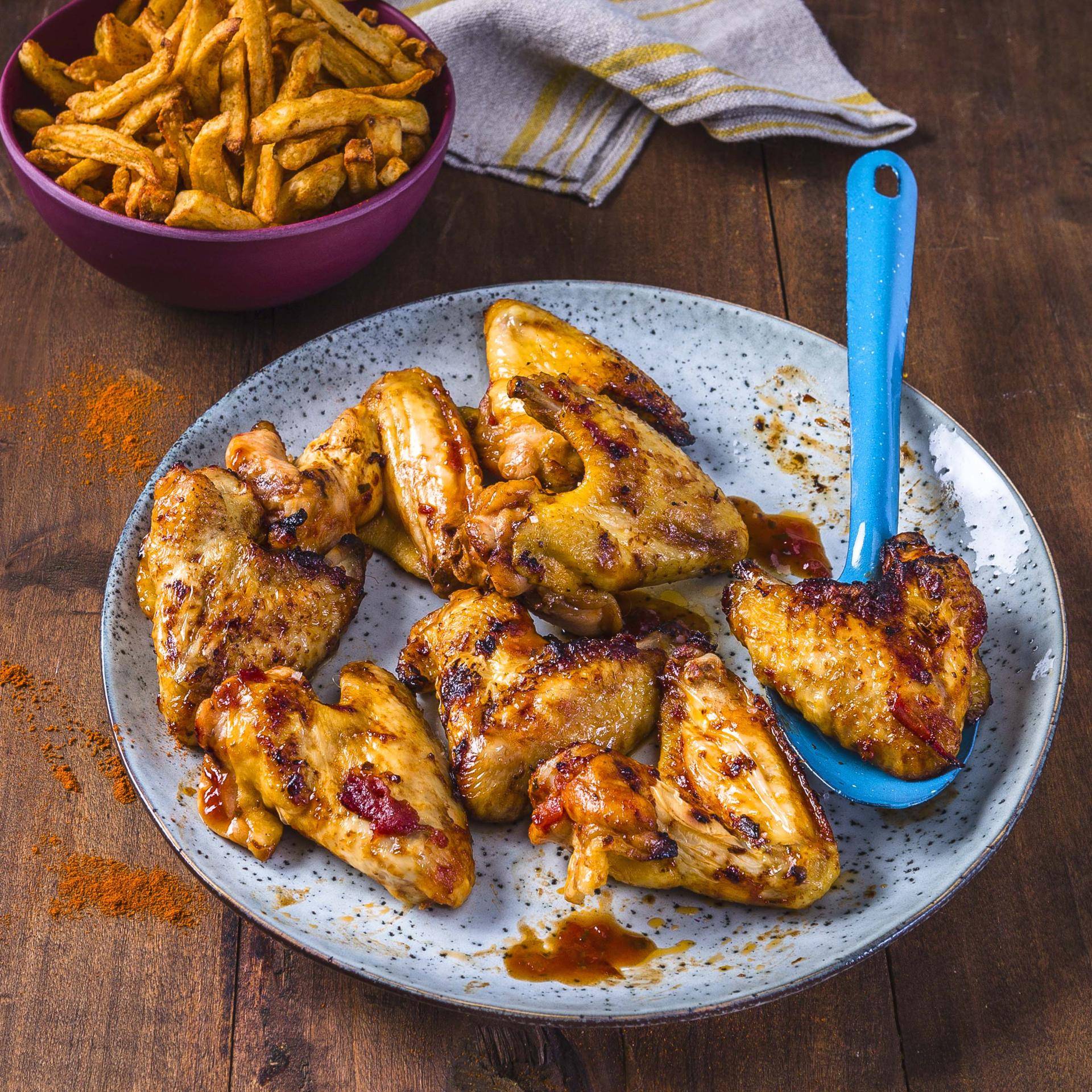 Würzige Hähnchenflügel, Paprika-Pommes - Rezepte Actifry Genius XL 2in1 | Tefal