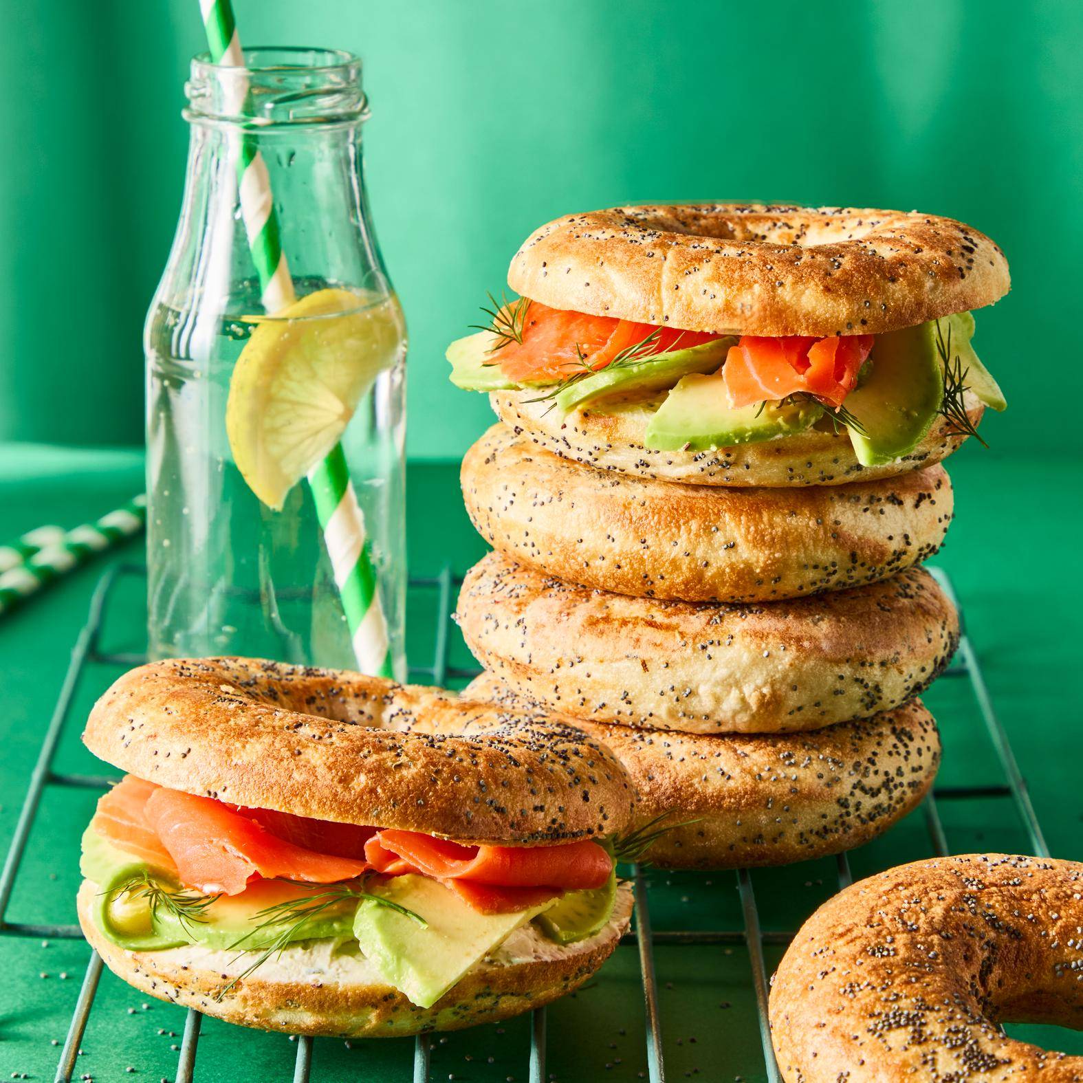 Bagel mit geräuchertem Lachs und Avocado - Rezepte Snack Collection MECHANICAL | Tefal