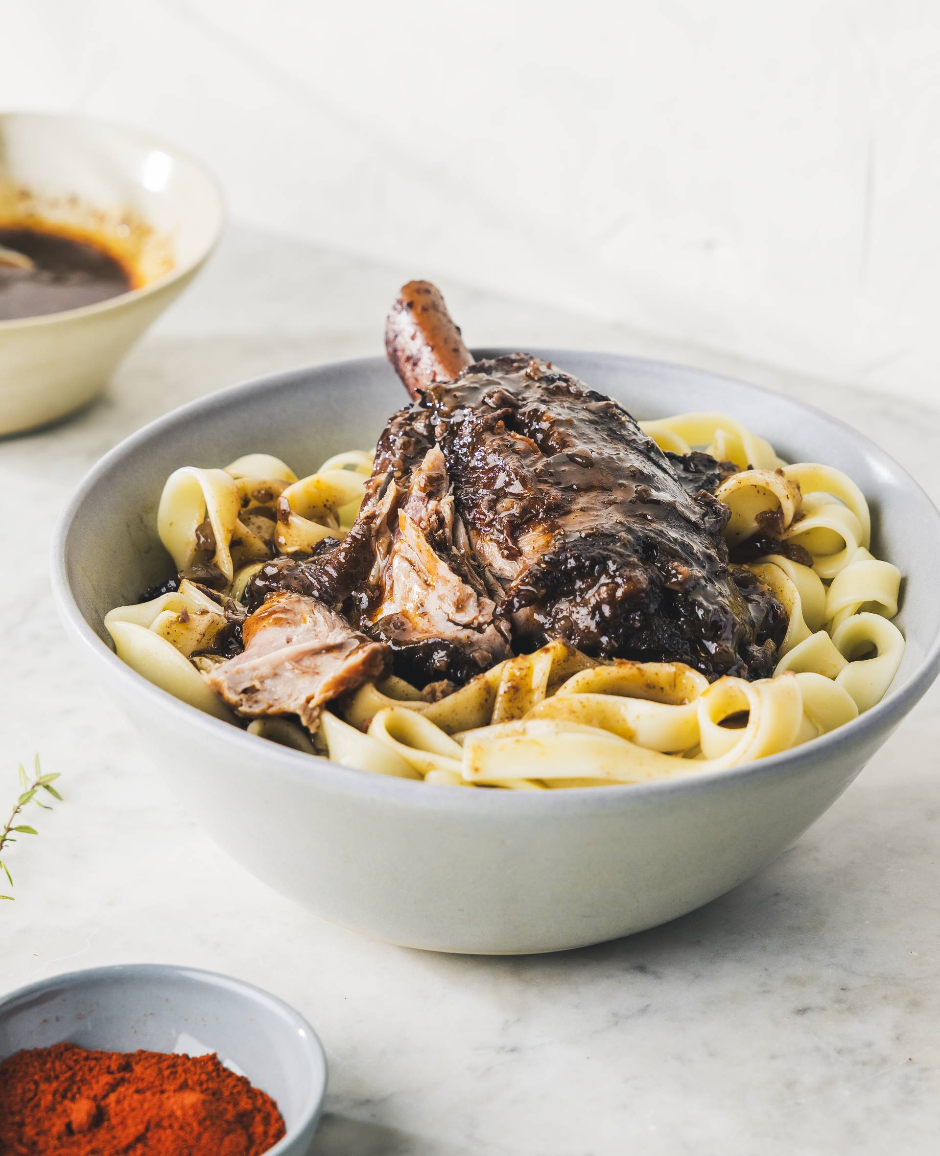 Lammhaxe geschmort in Rotwein - Rezepte | Tefal