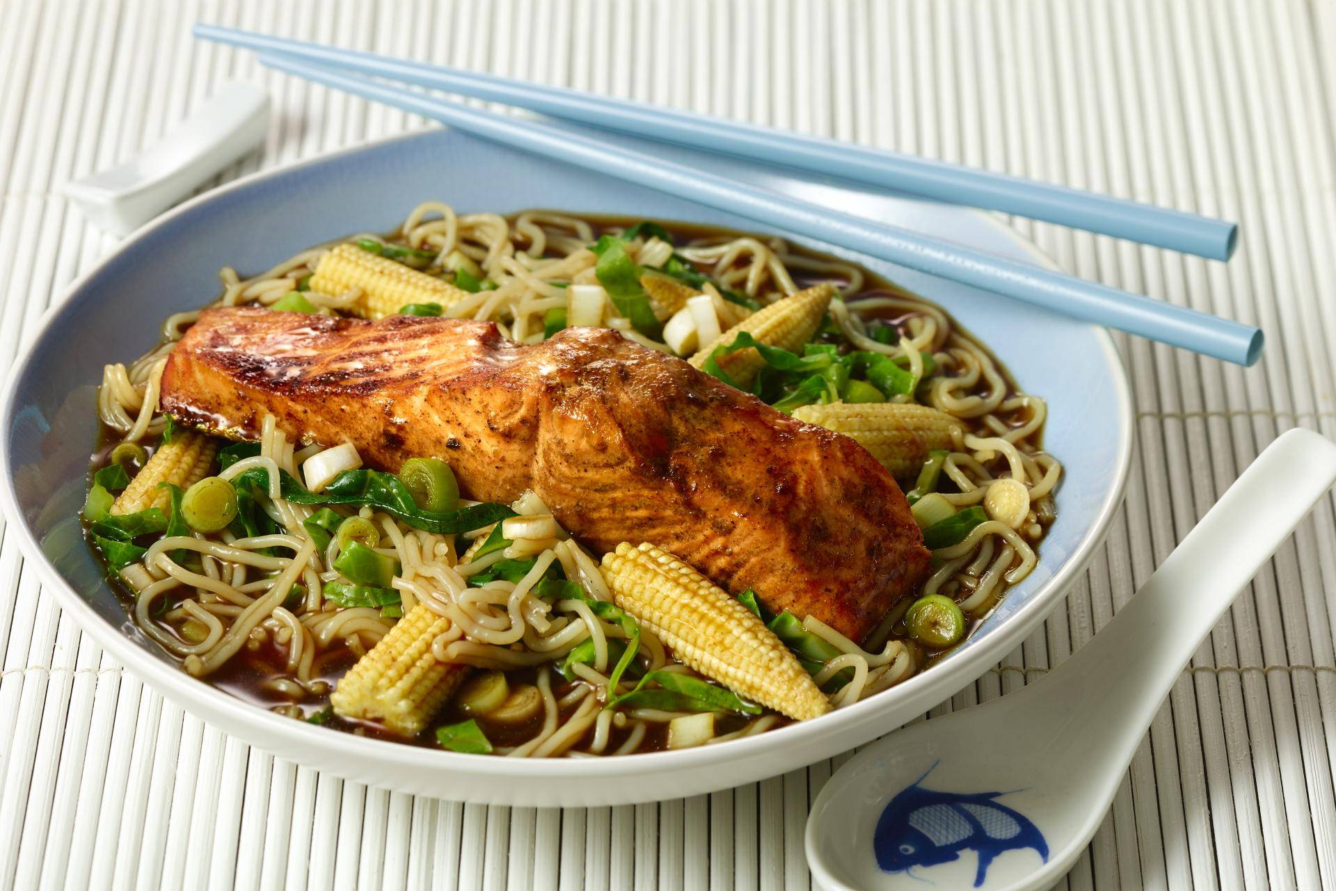 Gedämpfter Miso-Lachs mit Nudeln und Gemüse - Rezepte undefined | Tefal