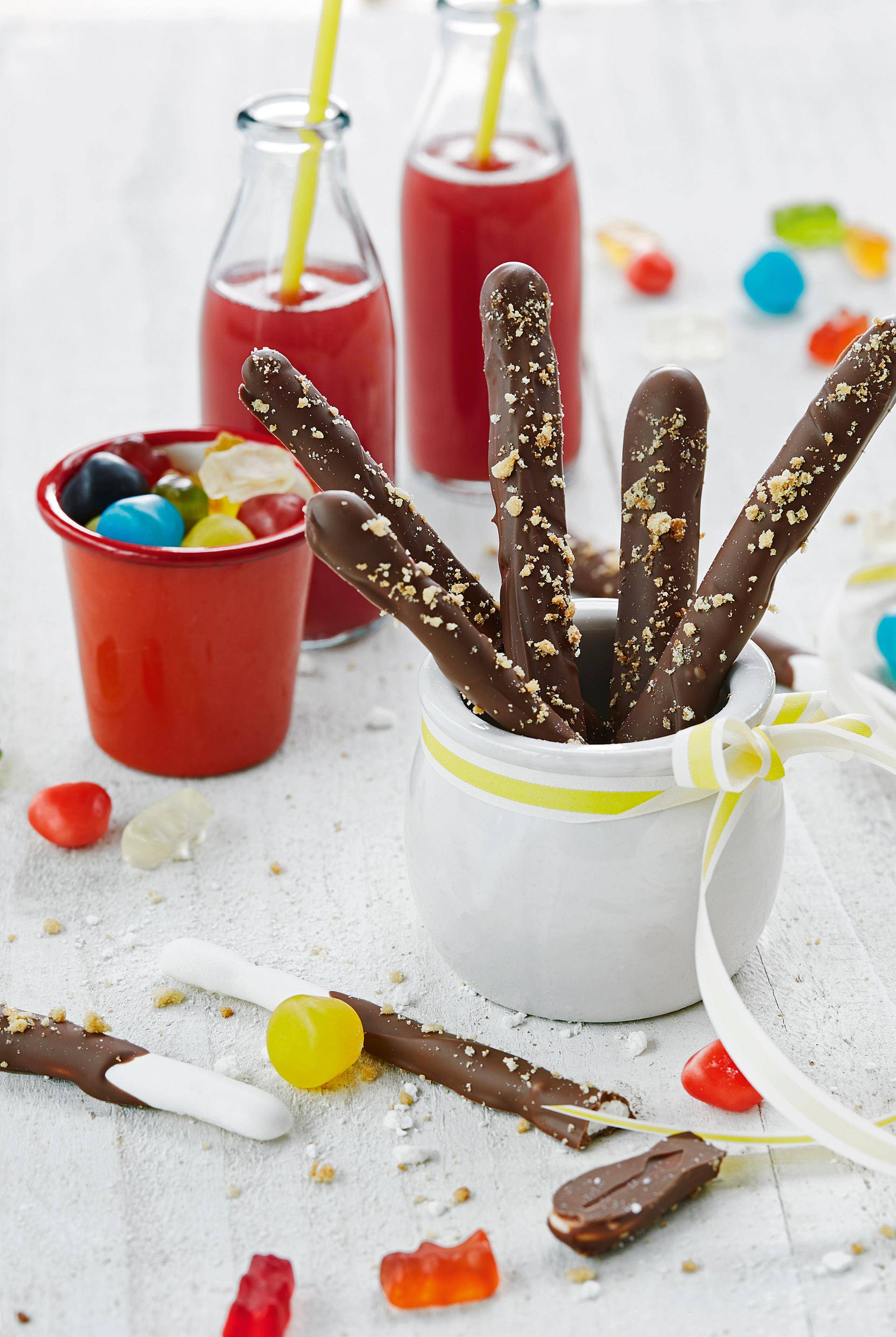 Baiser-Sticks mit Schokolade und Butterkeks - Rezepte Cake Factory | Tefal