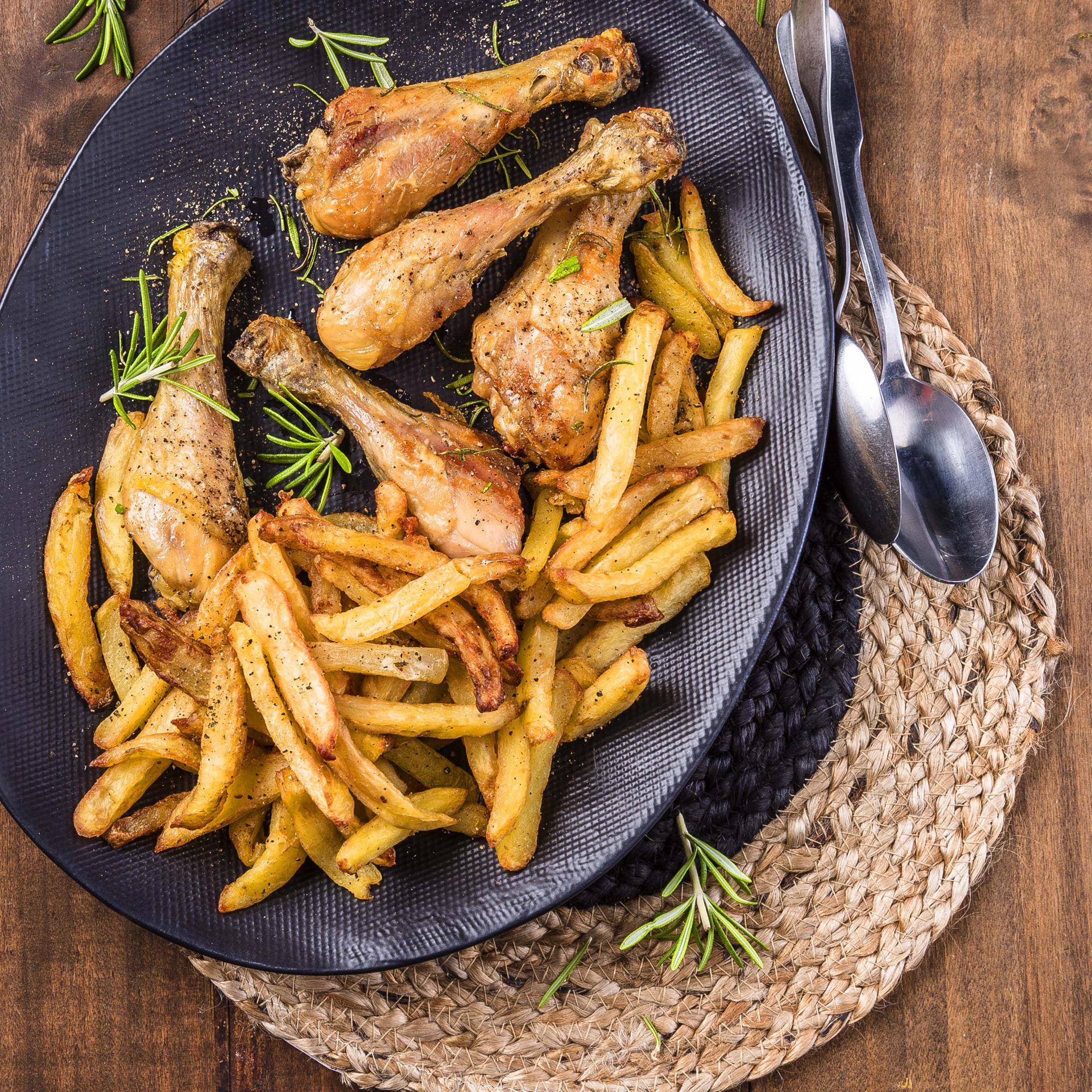 Hähnchenkeulen, selbstgemachte Pommes frites - Rezepte Actifry Genius XL 2in1 | Tefal