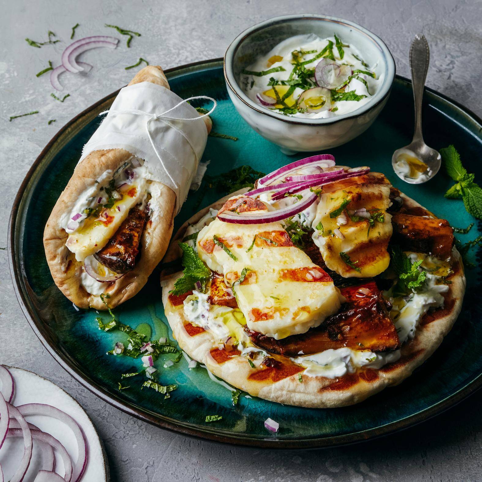 Gegrillte Auberginen-Halloumi-Wraps mit Joghurtsauce - Rezepte OptiGrill 2in1 | Tefal