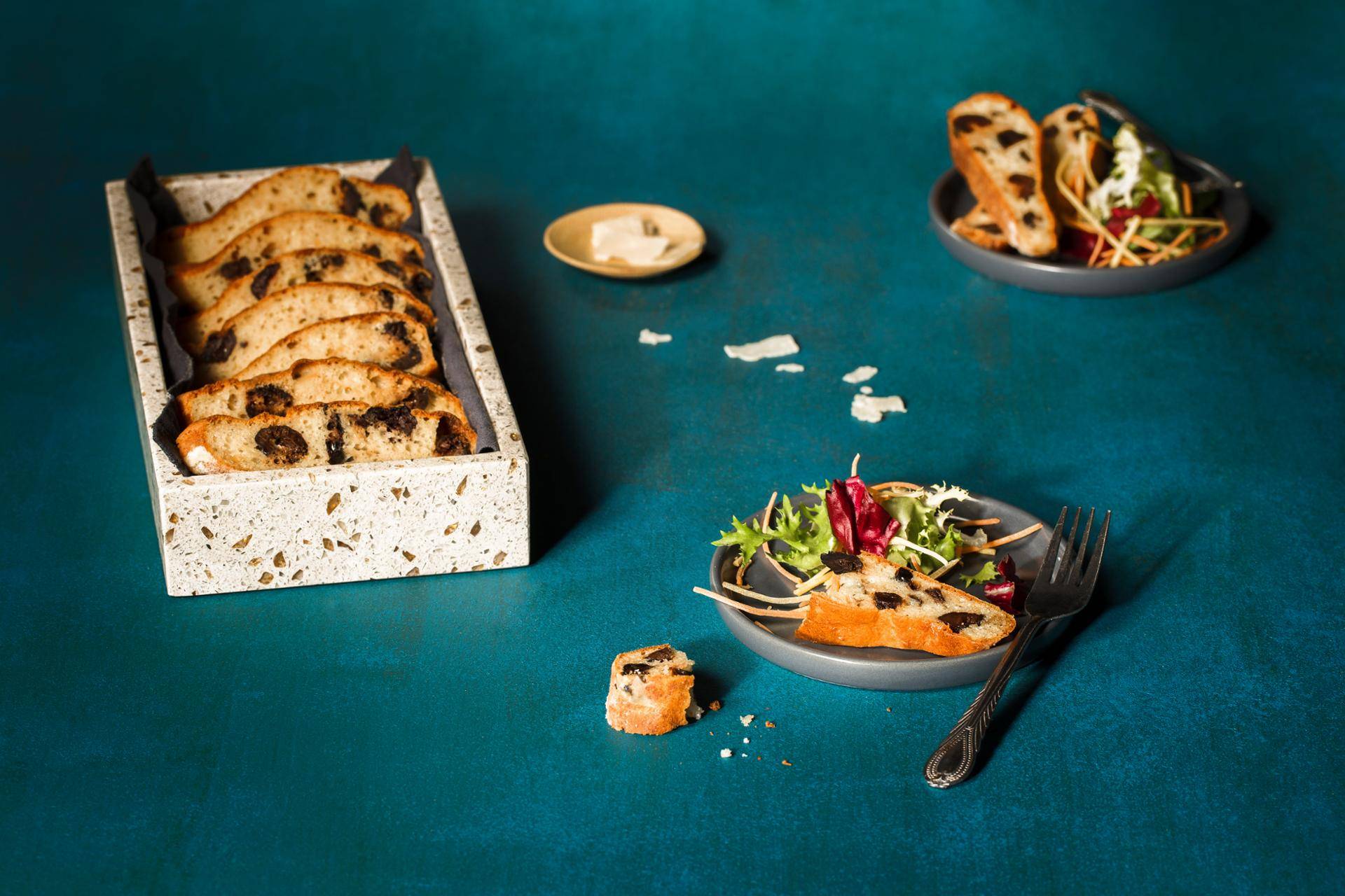 Herzhafte Torte mit schwarzen Oliven und Parmesan - Rezepte Actifry Genius | Tefal