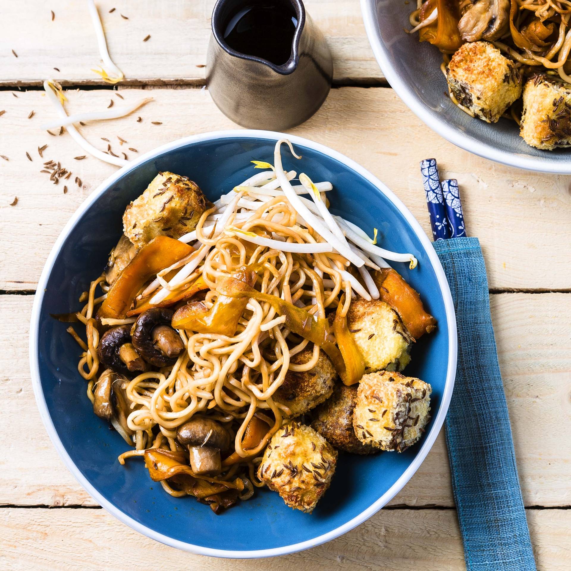 Panierter Tofu, pfannengerührte Nudeln mit Gemüse - Rezepte Actifry Genius XL 2in1 | Tefal
