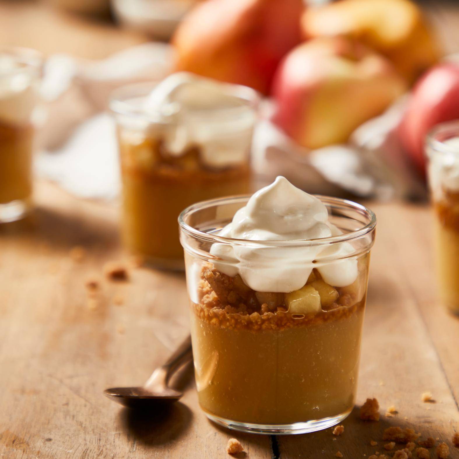 Apfel und Birnen Kompott mit Orangenblüten und Streusel Biskuit - Rezepte Pfannen & Töpfe | Tefal