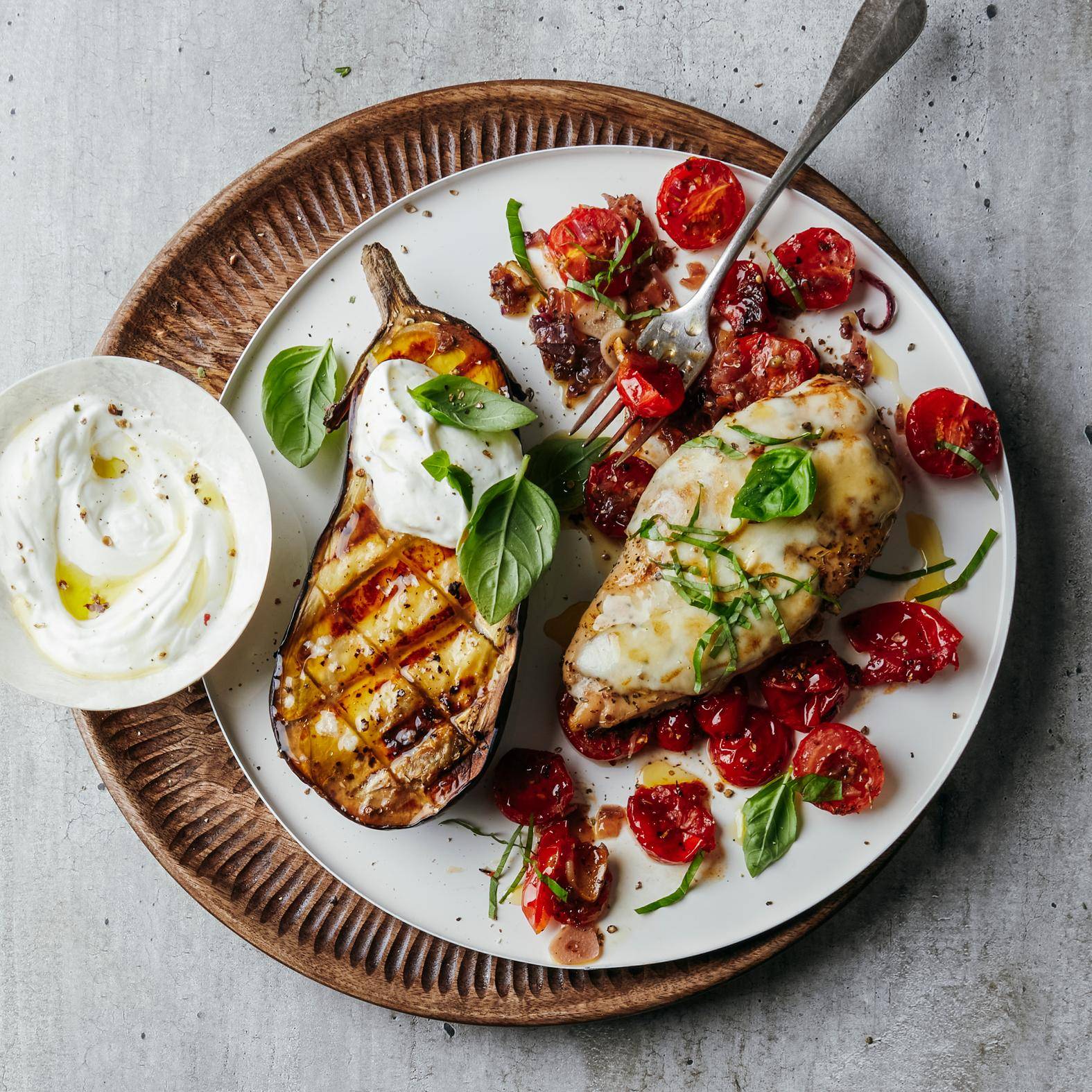 Gegrillte Aubergine mit Joghurt und Hühnergratin mit Mozzarella - Rezepte OptiGrill 2in1 | Tefal