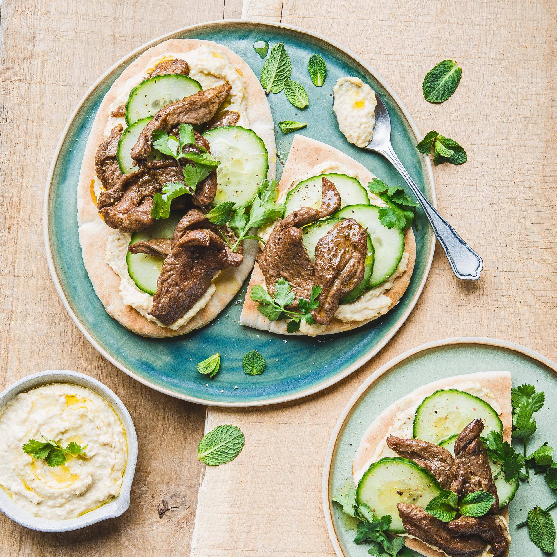 Würziges Lamm auf Hummus-Pita-Fladenbrot - Rezepte Actifry Original 1kg | Tefal
