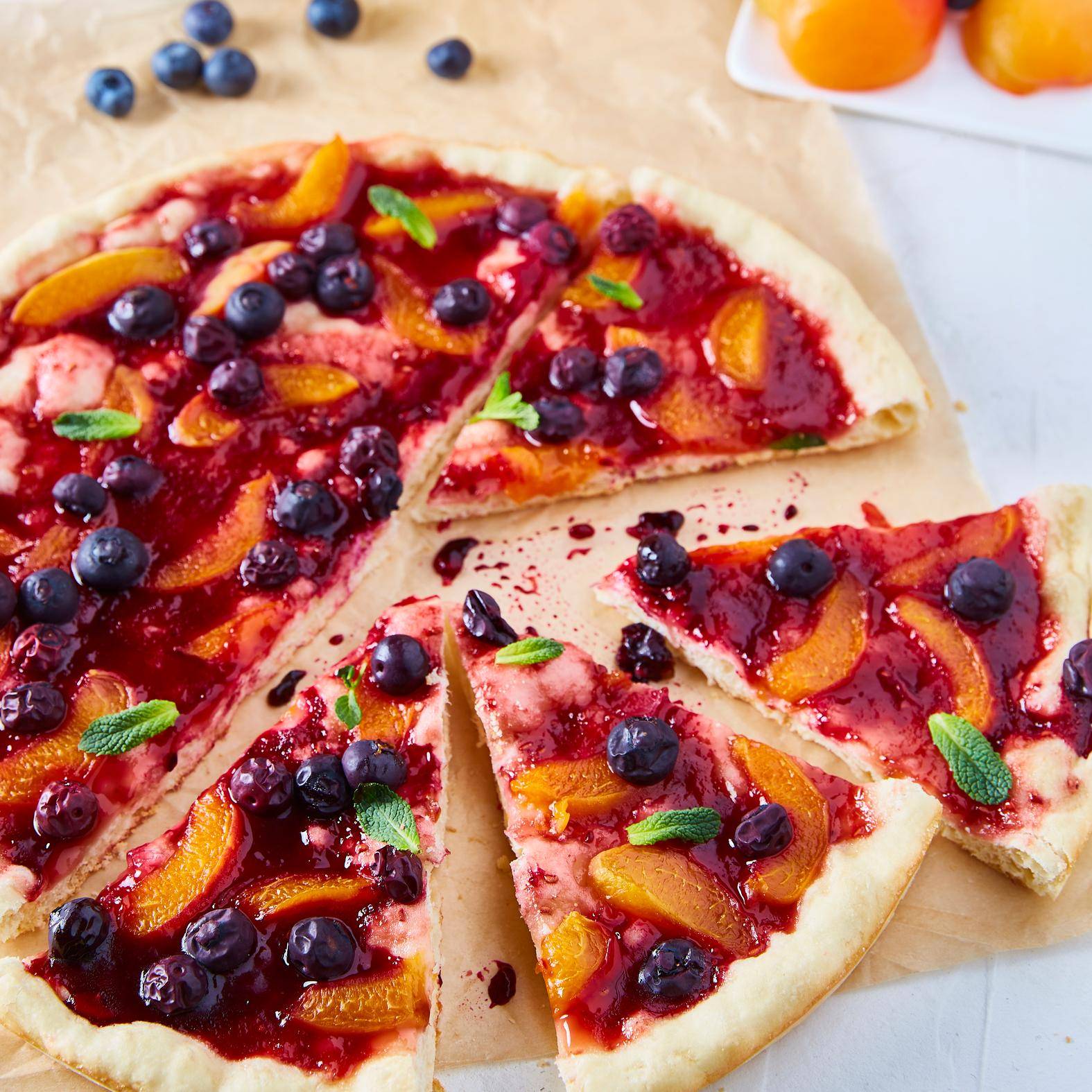 Süße Aprikosen-Heidelbeeren-Pizza - Rezepte Easy Fry XL Surface | Tefal