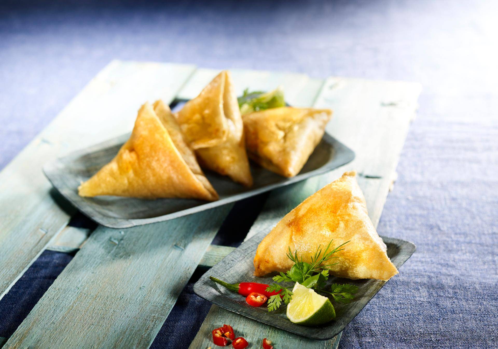 Samosas mit Mozzarella und sonnengetrockneten Tomaten - Rezepte EASY FRY GRILL & STEAM 3 in 1 | Tefal