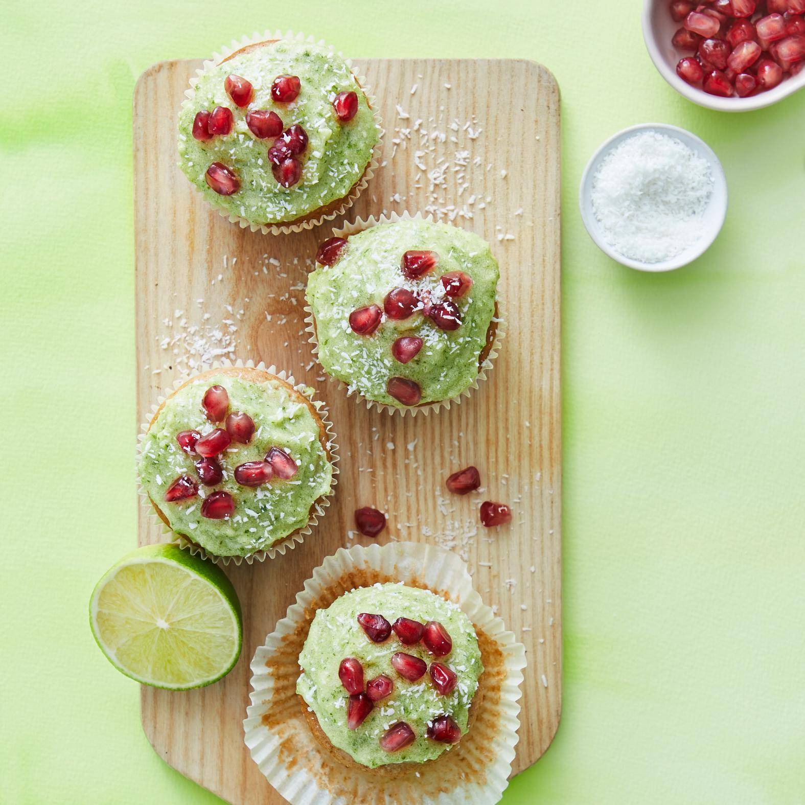 Vegane Kokosnuss-Granatapfel-Limetten-Cupcakes - Rezepte Cake Factory | Tefal