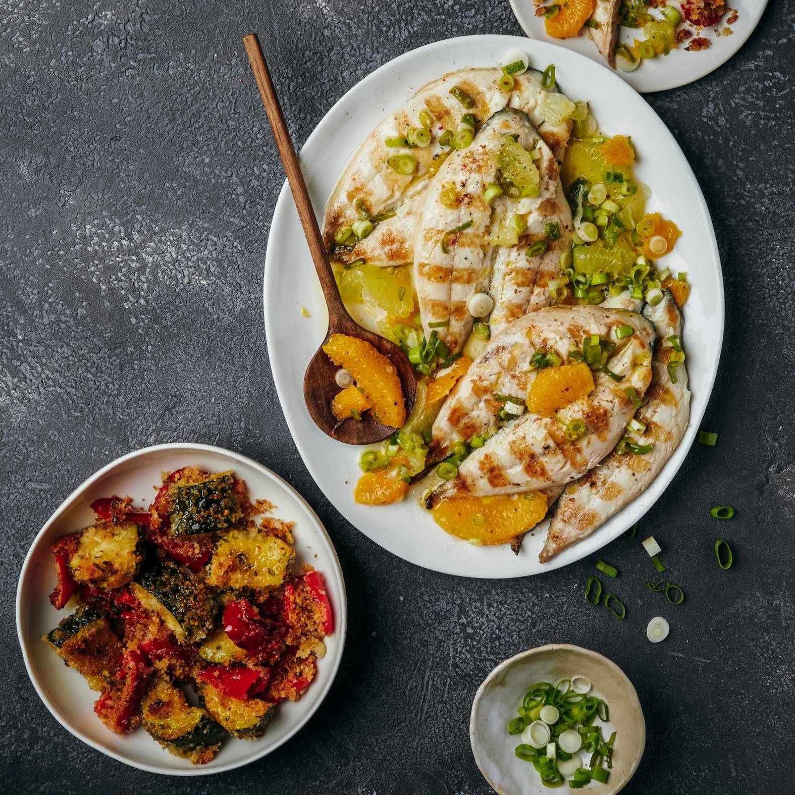 Gegrillte Makrelenfilets mit Zitrusfrüchten und knusprigem Gemüse - Rezepte OptiGrill 2in1 | Tefal