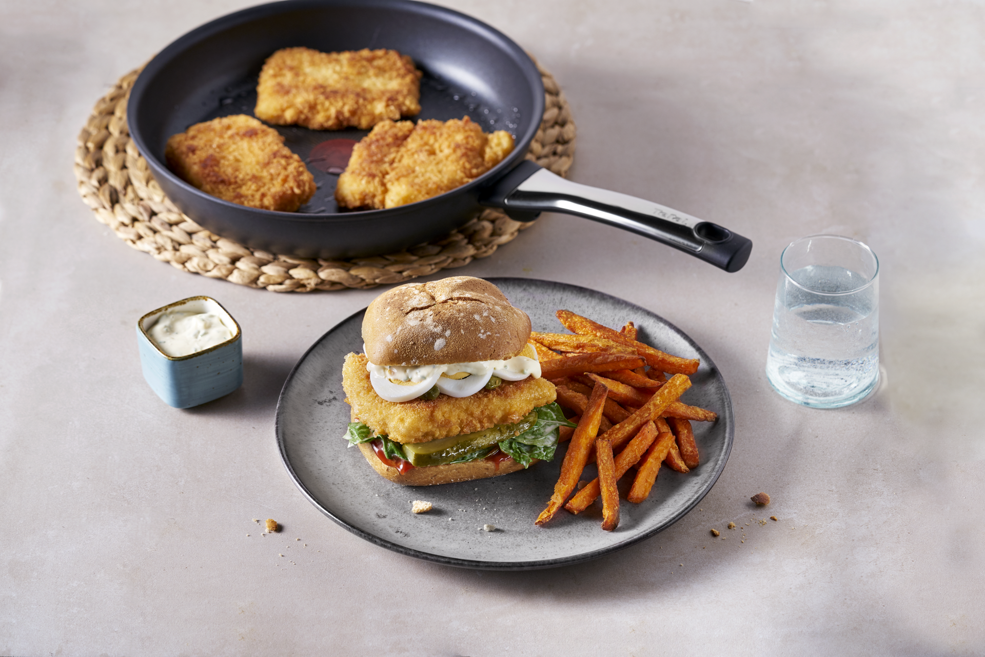 Fischstäbchenburger mit Süßkartoffelpommes - Rezepte Pfannen & Töpfe | Tefal