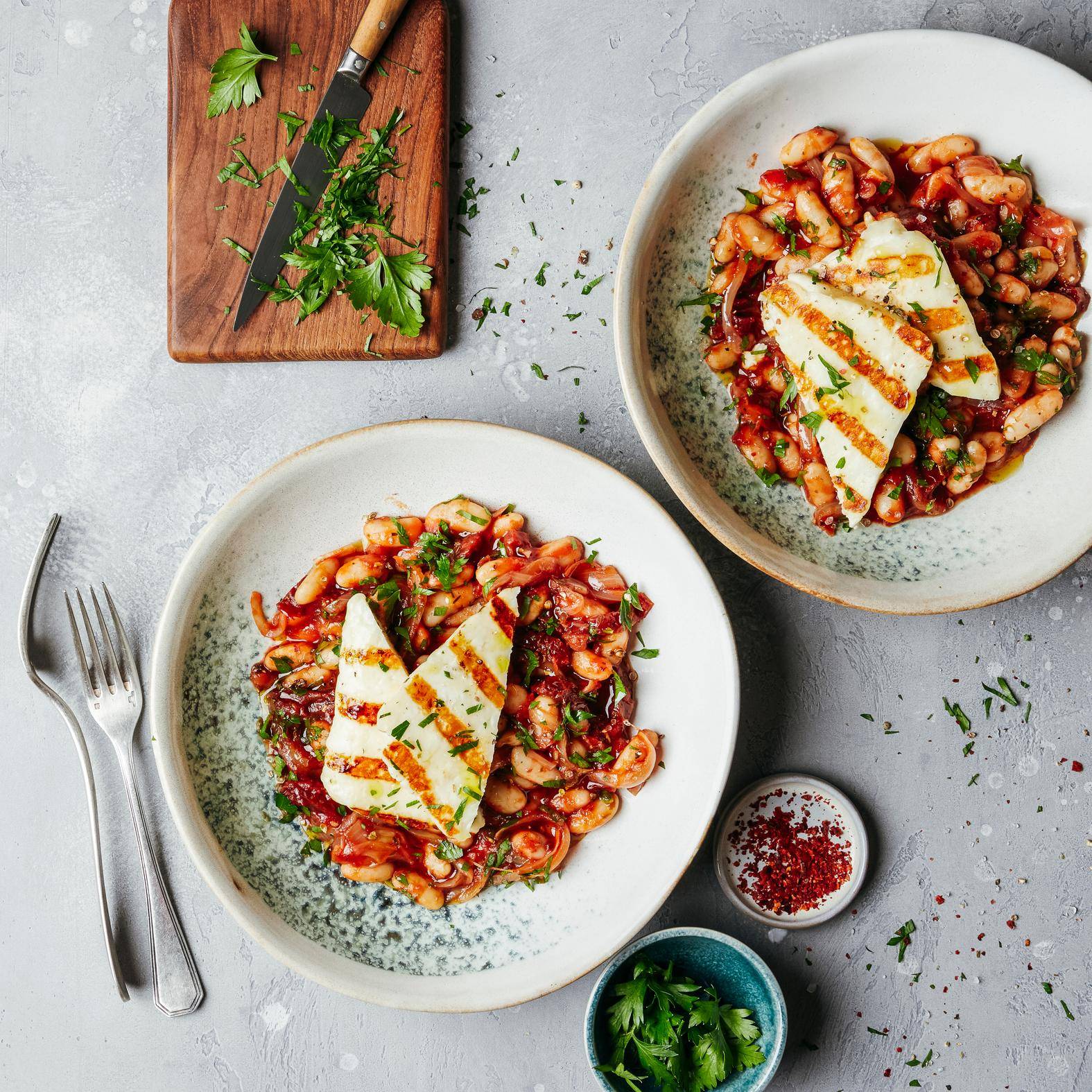 Weiße Bohnen mit Tomate und gegrilltem Halloumi - Rezepte OptiGrill 2in1 | Tefal