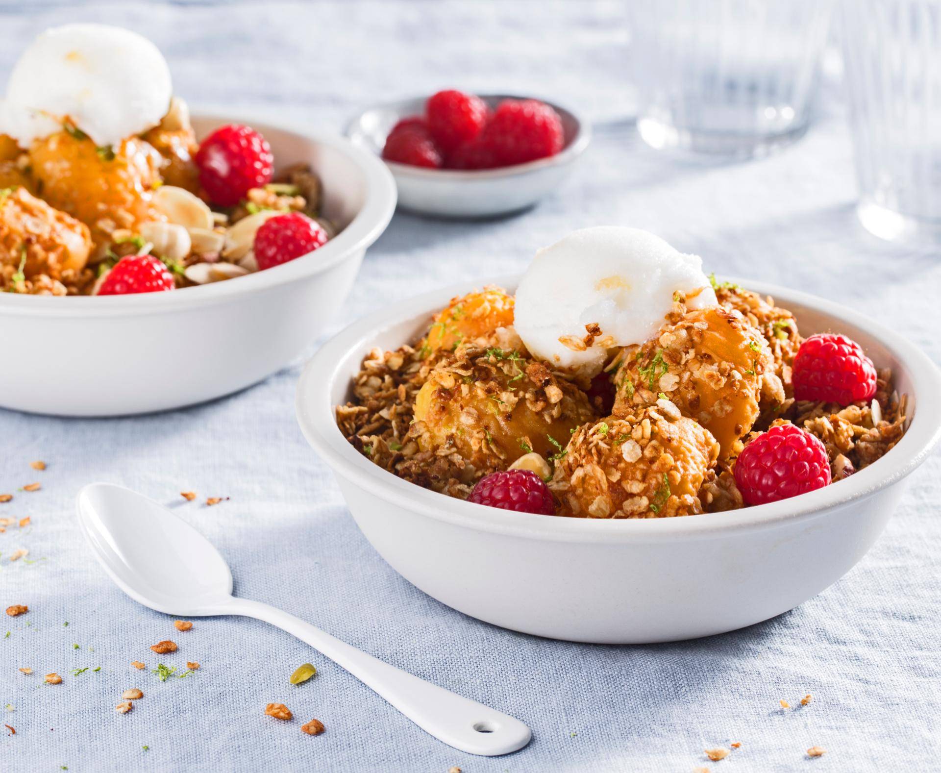 Aprikosenkompott mit Ahornsirup-Knuspermüsli-Crumble - Rezepte Actifry Genius XL | Tefal