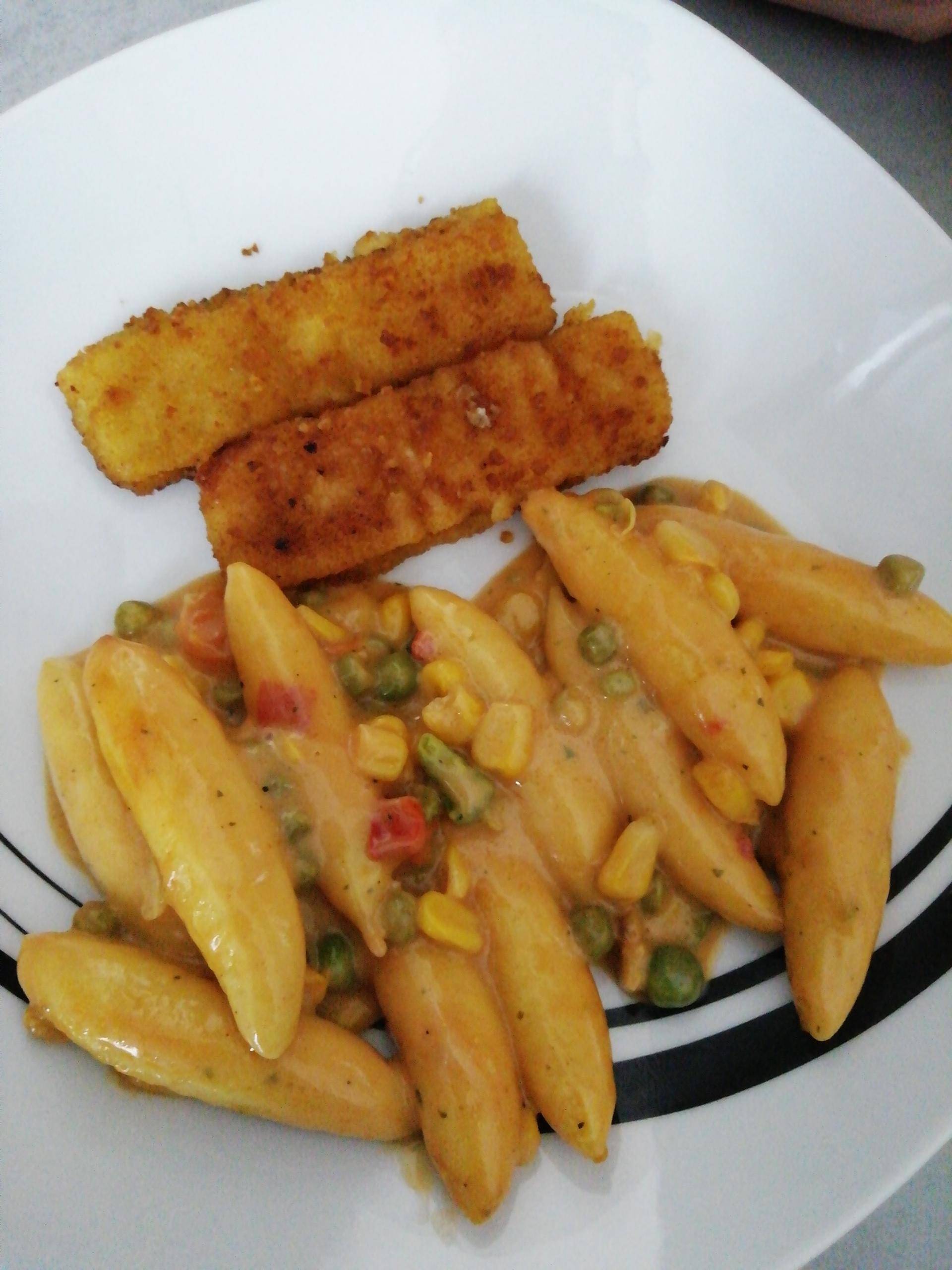 Schupfnudeln mit Gemüse und Fischstäbchen - Rezepte Actifry 2 in 1 - 1.5kg | Tefal