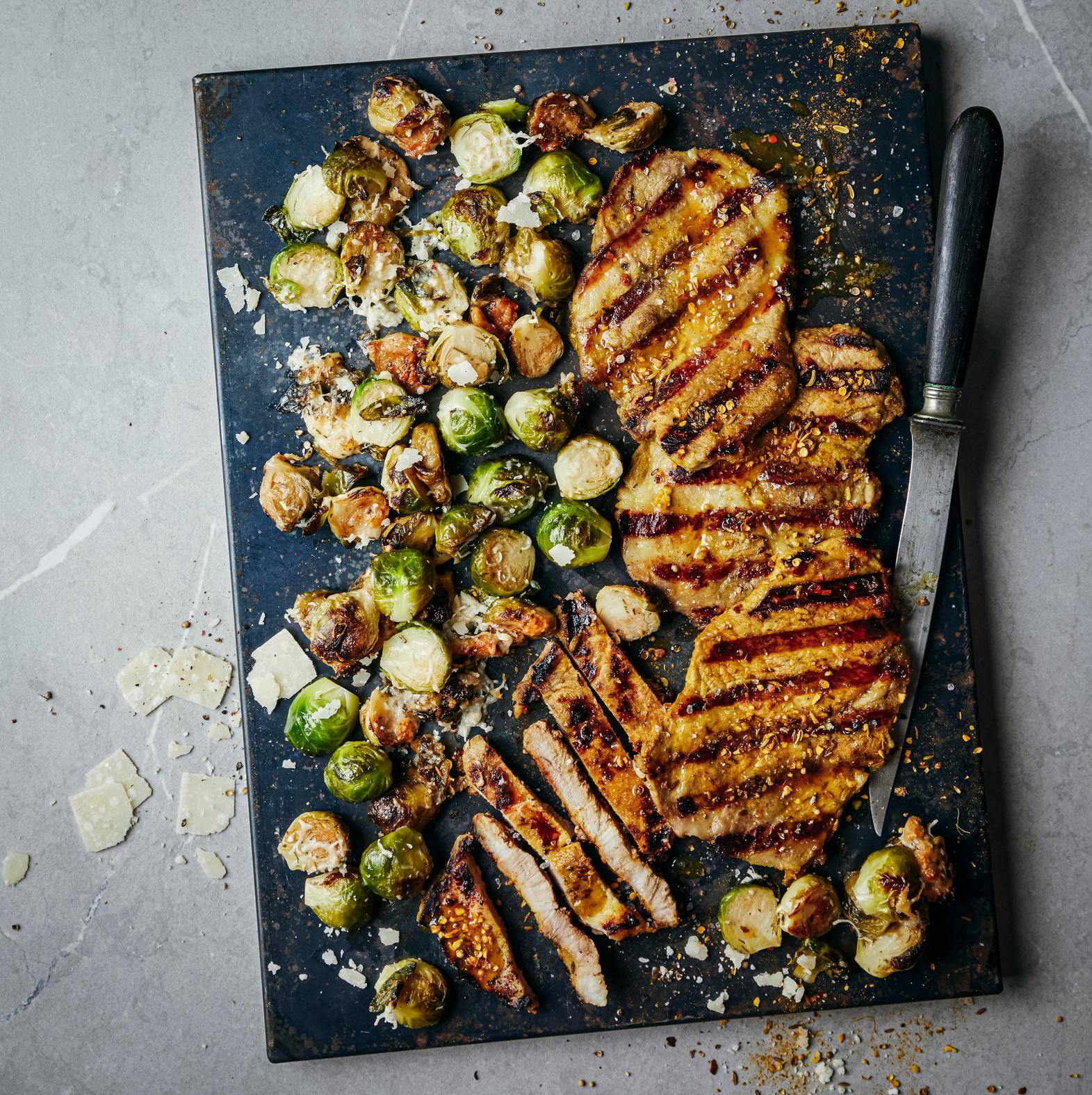 Gegrillte Schweinelende und Rosenkohl mit Parmesan - Rezepte OptiGrill 2in1 | Tefal