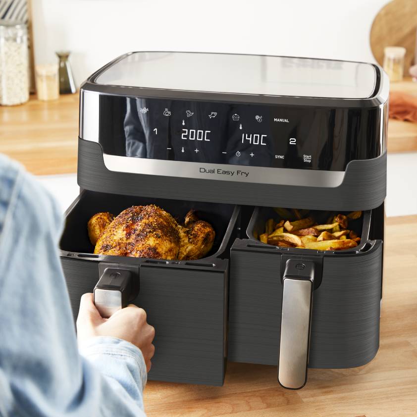 Dual Easy Fry & Grill im Set mit passendem Zubehör und Ice Force Messer